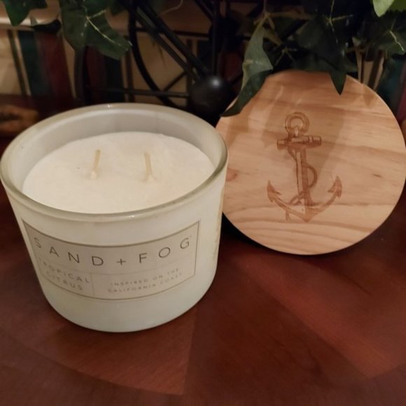 Sand & Fog Tropical Citrus 12 Oz. Candle Decorative Wood Top NWT - Picture 4 of 8